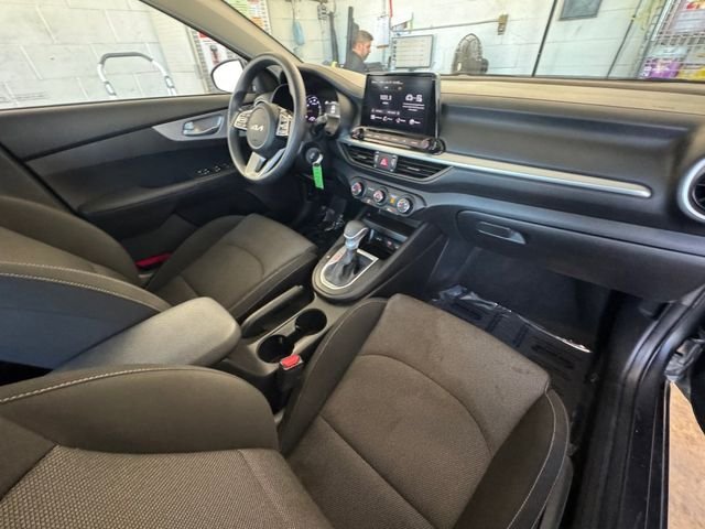 2024 Kia Forte LXS - Photo 31