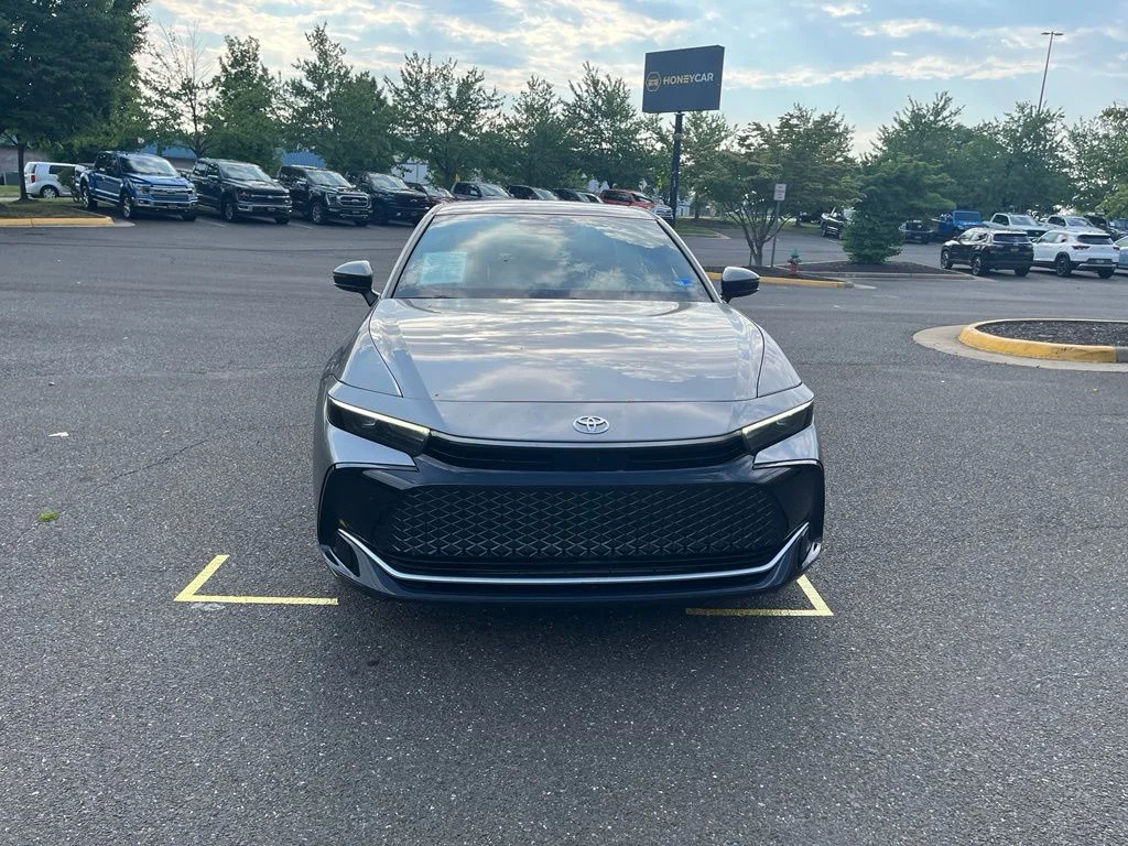 Used 2023  Toyota XLE image 2