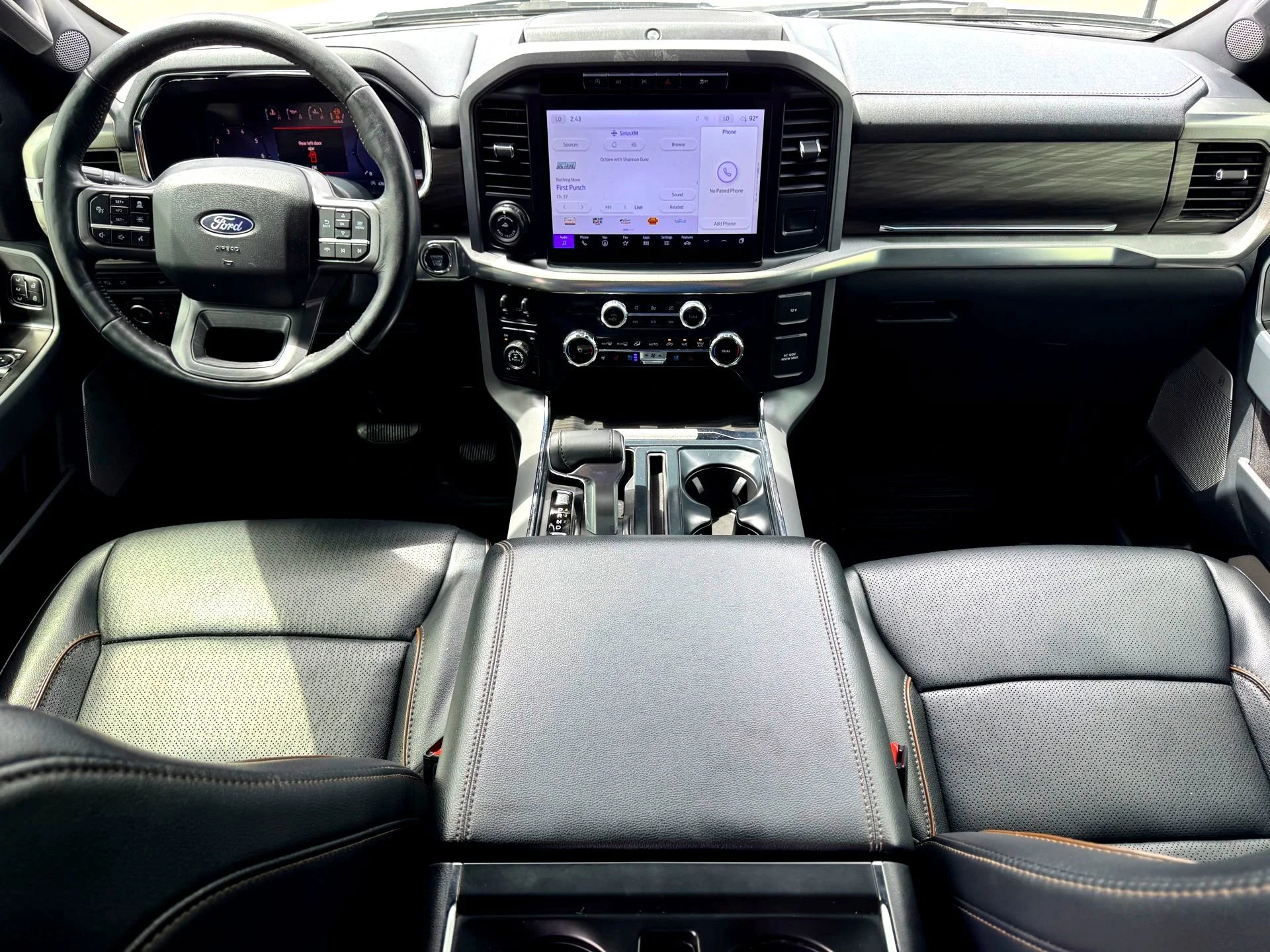 Used 2024  Ford Lariat image 18