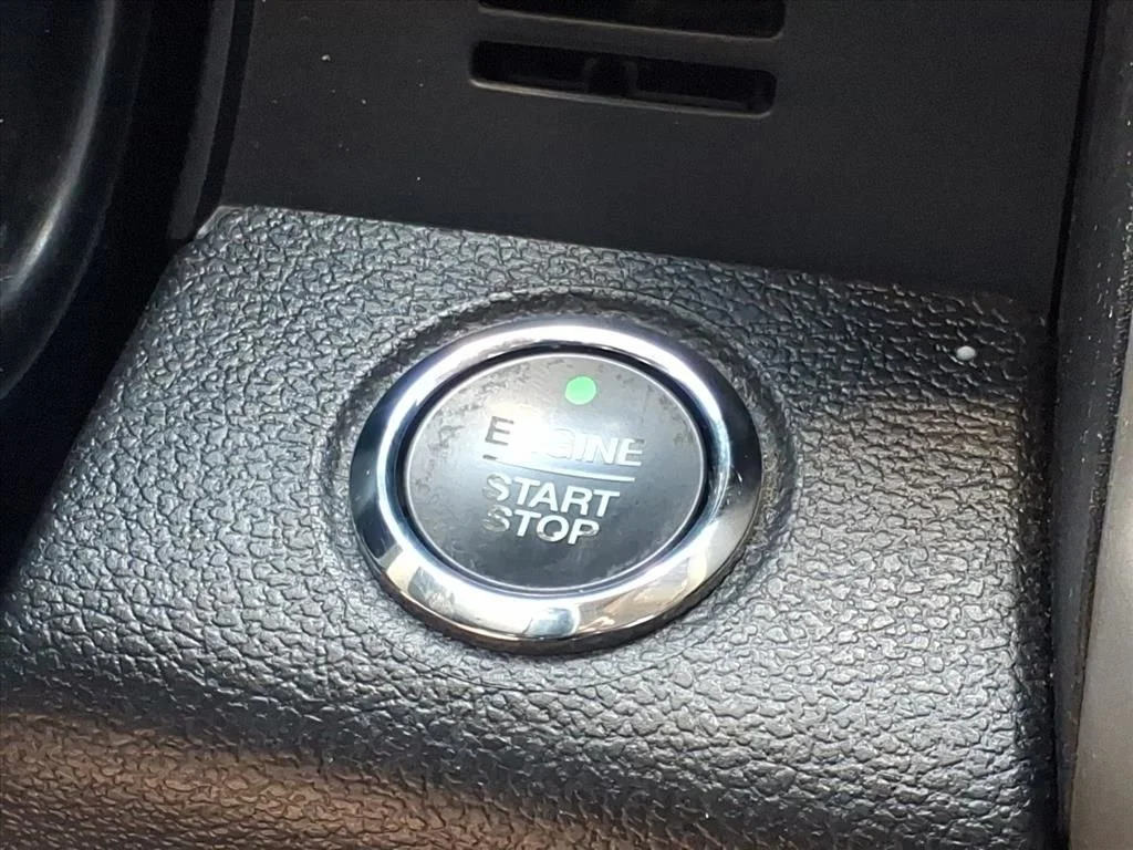 Used 2018 Red Ford Lariat image 9