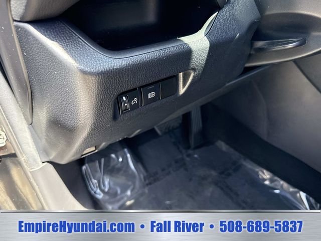 2020 Toyota RAV4 LE - Photo 21