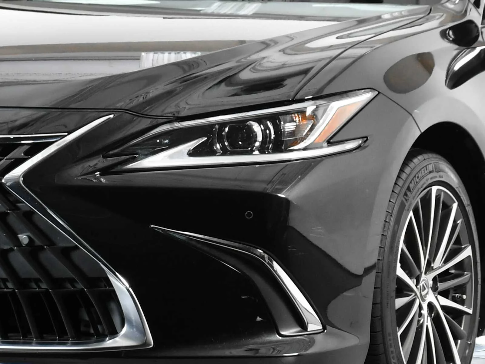Certified Used 2025 CAVIAR Lexus  image 11