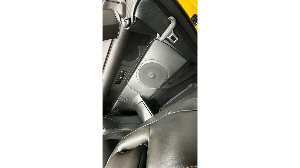 Used 2005 Yellow Nissan Touring image 15