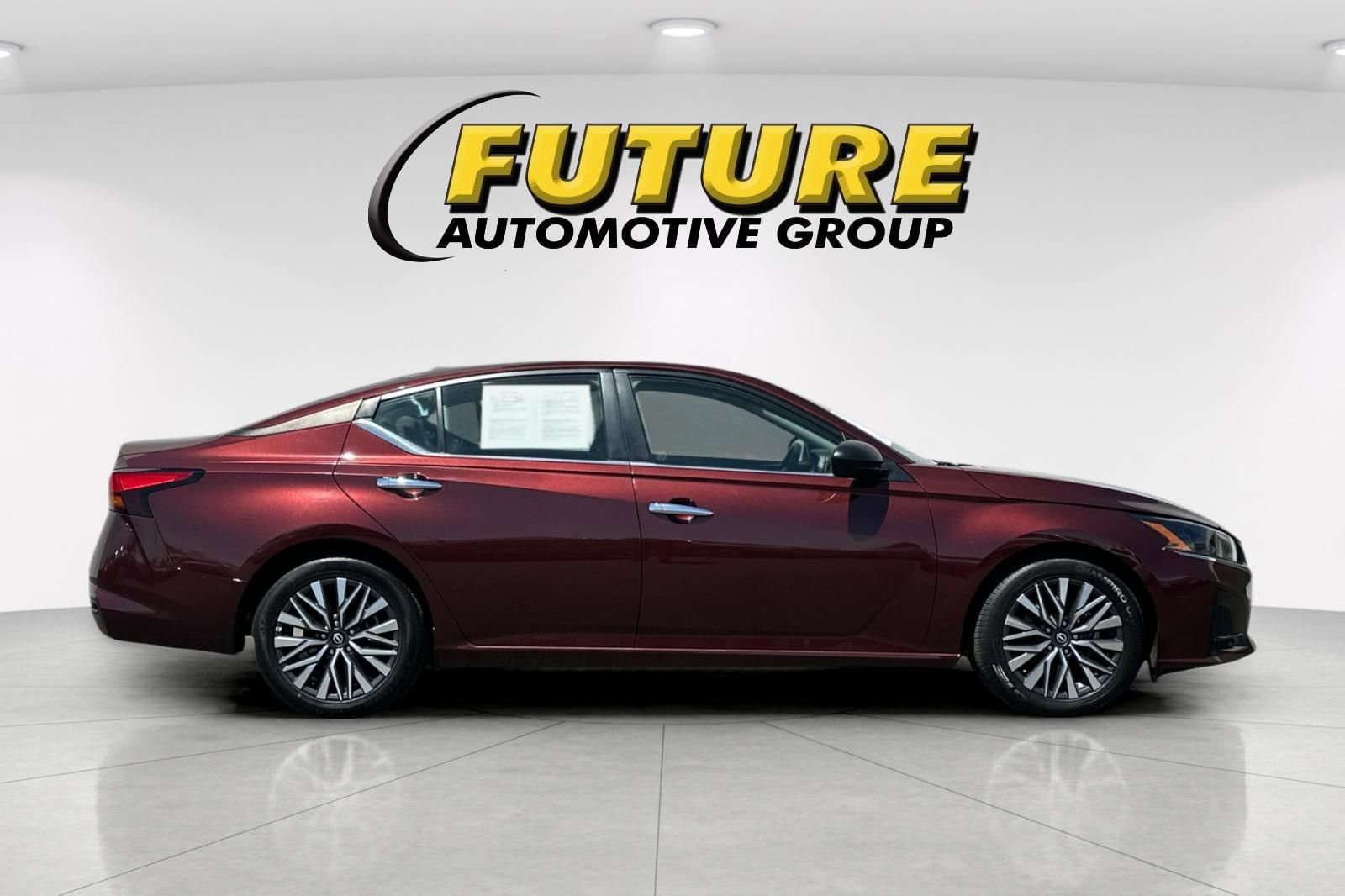 Used 2025 Red Nissan 2.5 SV image 3