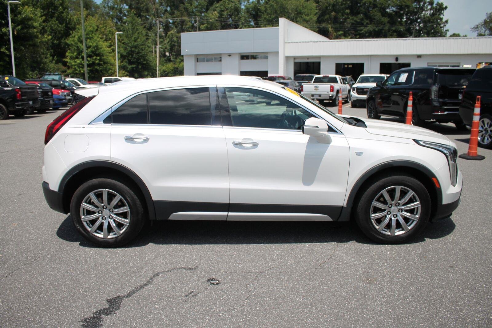 Used 2021 CRYSTAL WHITE TRICOAT Cadillac AWD Premium Luxury image 9