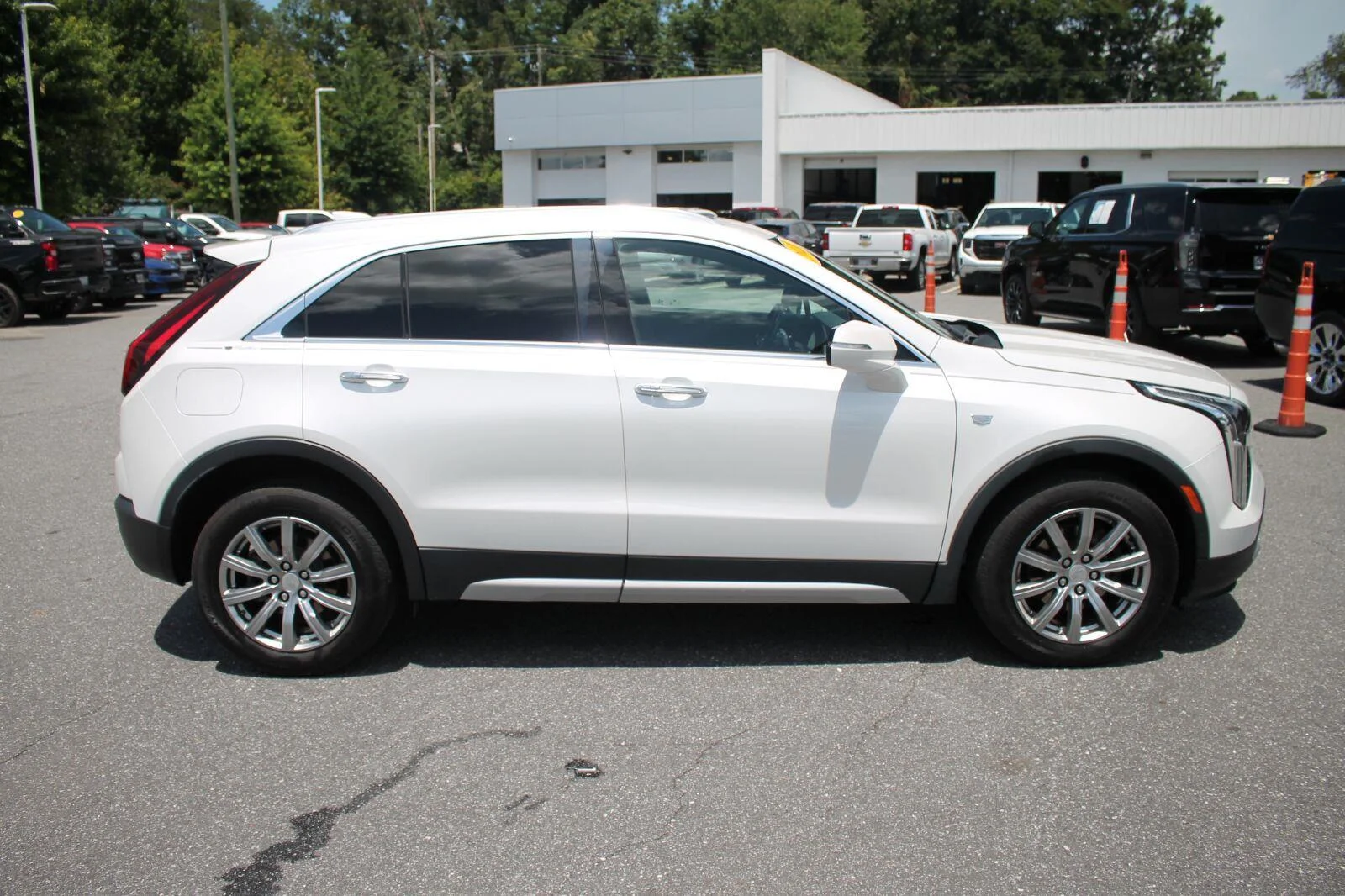 Used 2021 CRYSTAL WHITE TRICOAT Cadillac AWD Premium Luxury image 9
