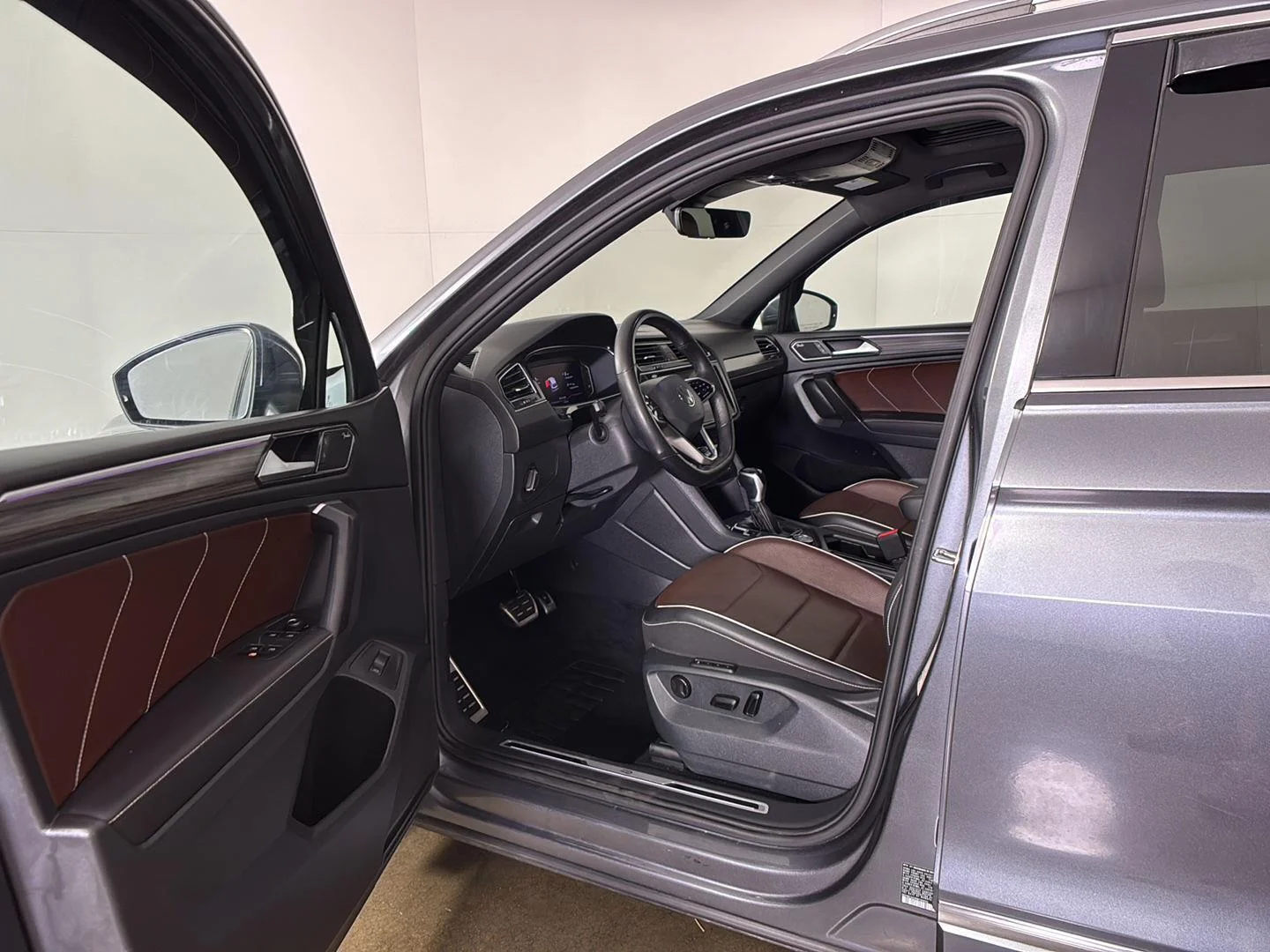 Used 2022 Platinum Gray Metallic Volkswagen SEL R-Line image 2