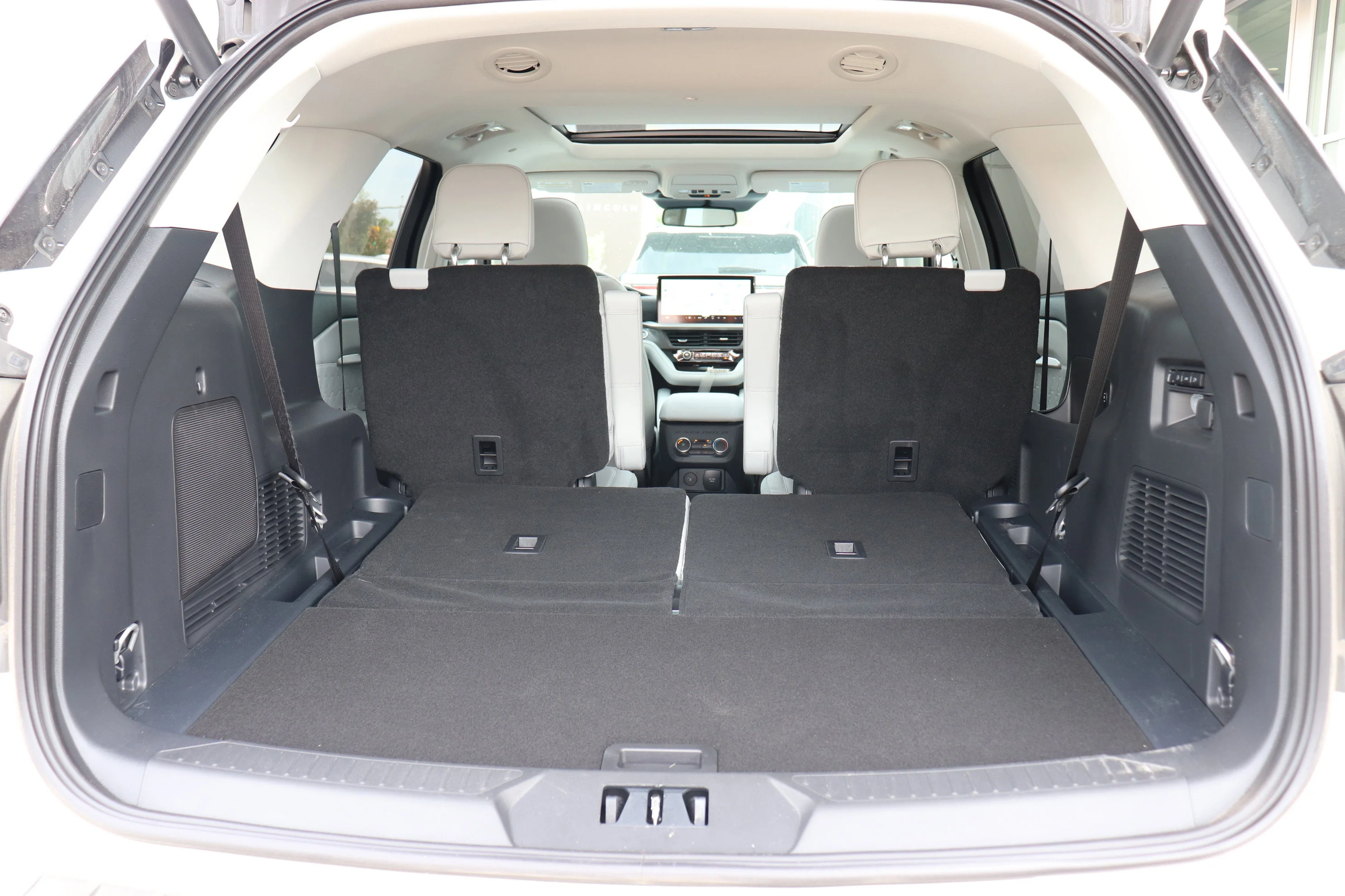 New 2026 STAR WHITE MET TRI-COAT Ford Platinum image 6