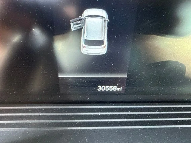 Used 2025 White Hyundai SEL image 7