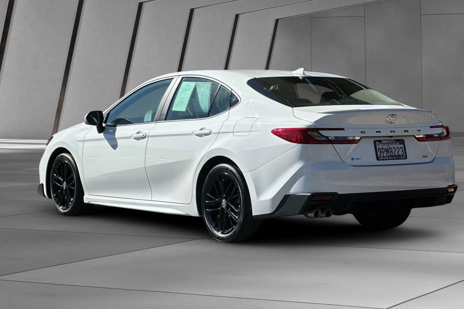 2025 Toyota Camry SE - Photo 11