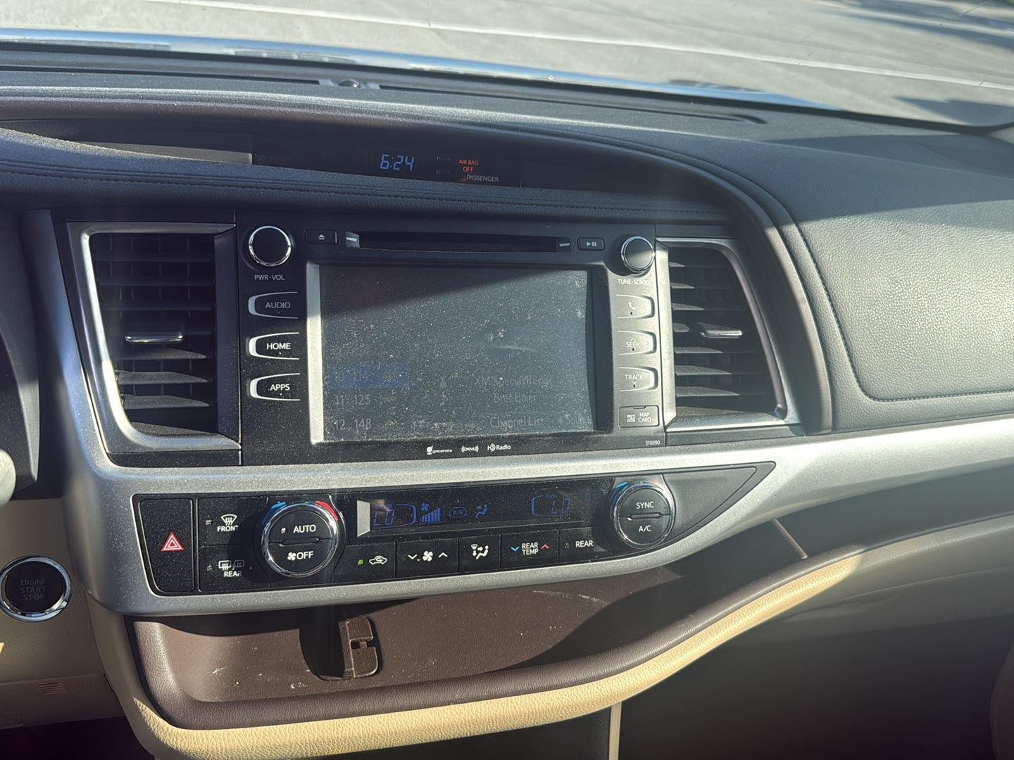 Used 2019 Shoreline Blue Pearl Toyota XLE image 9