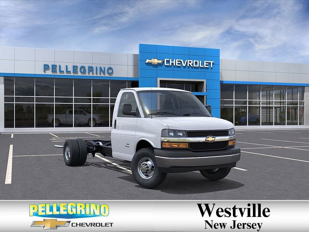 Summit White 2026 Chevrolet Express Chassis 3500 Cutaway 159 Van Rear-Wheel Drive