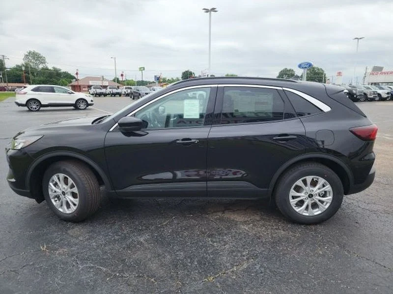 Used 2024 Agate Black Metallic Ford Active™ image 5