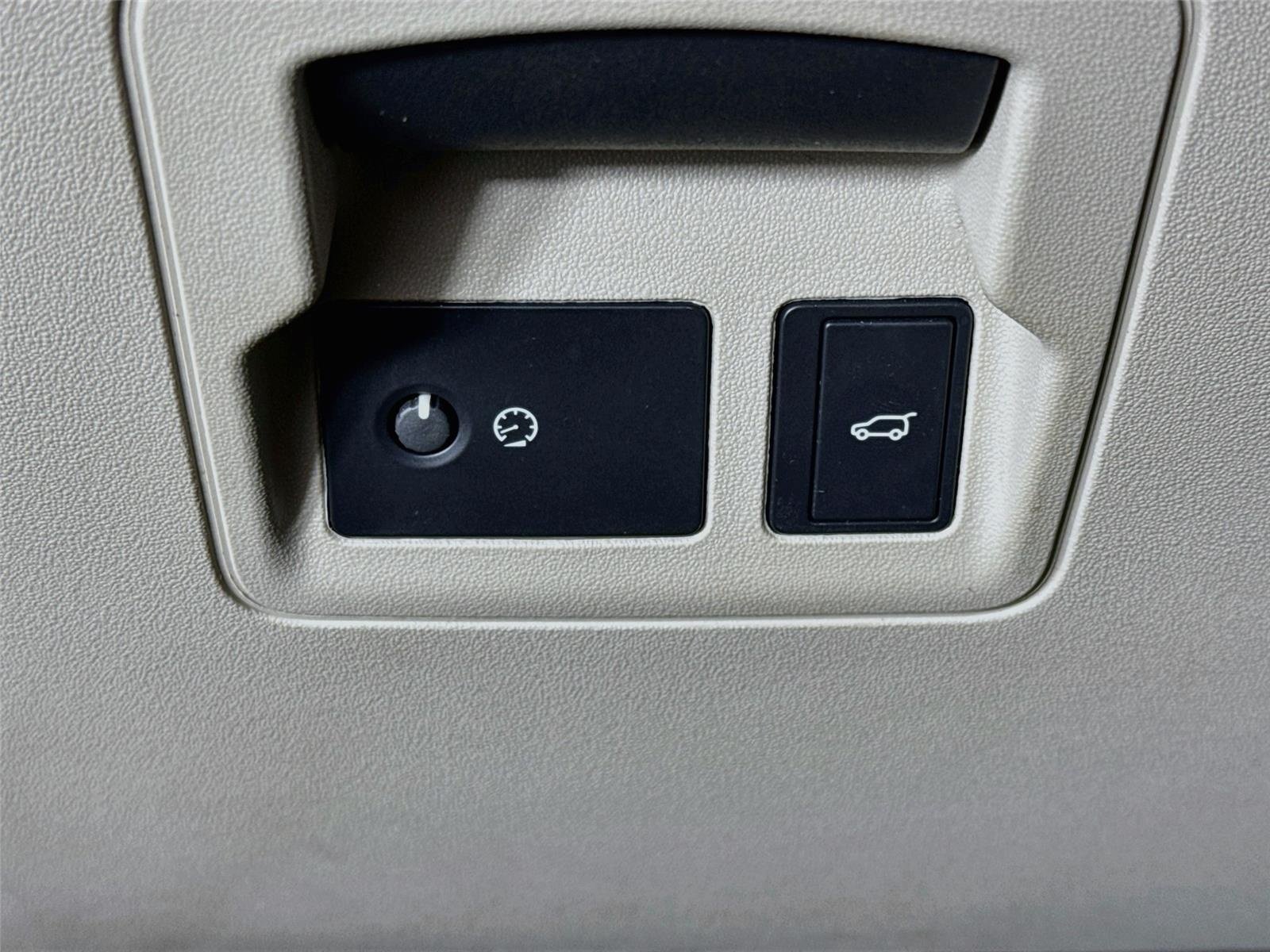 Used 2021 Fuji White Land Rover S image 10