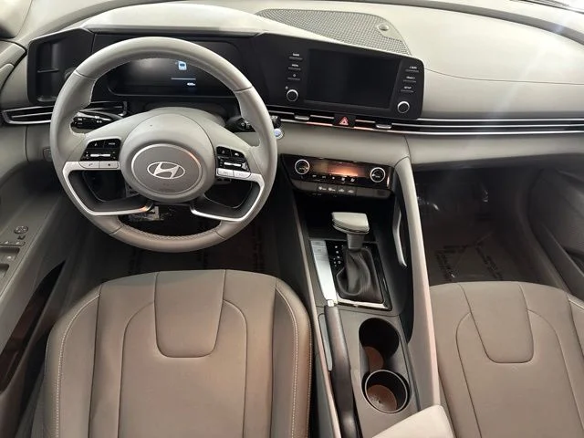 Used 2025 Gray Hyundai SEL Sport image 28