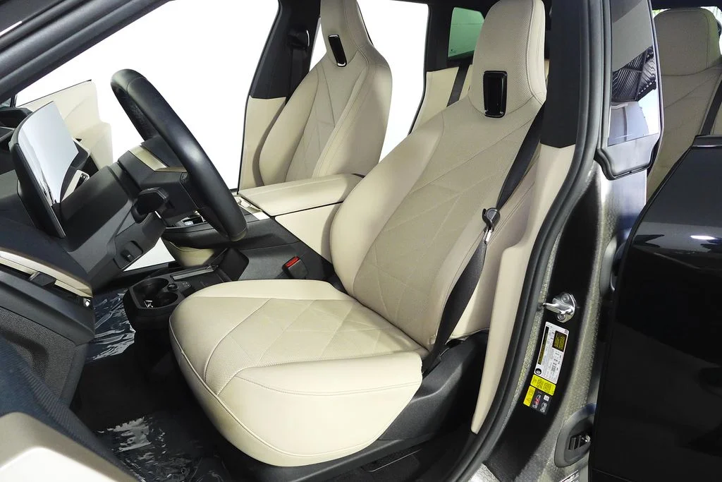 Used 2024 Black BMW xDrive50 image 21