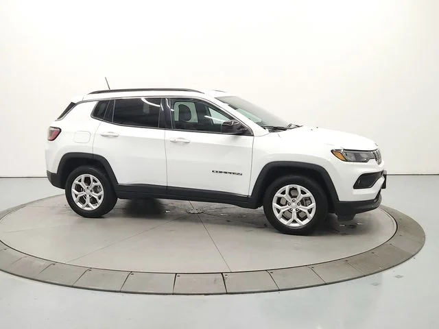 Used 2024 White Jeep Latitude image 9