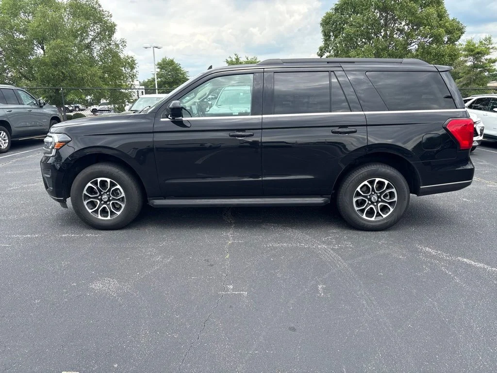 Used 2024 Black Ford XLT image 6