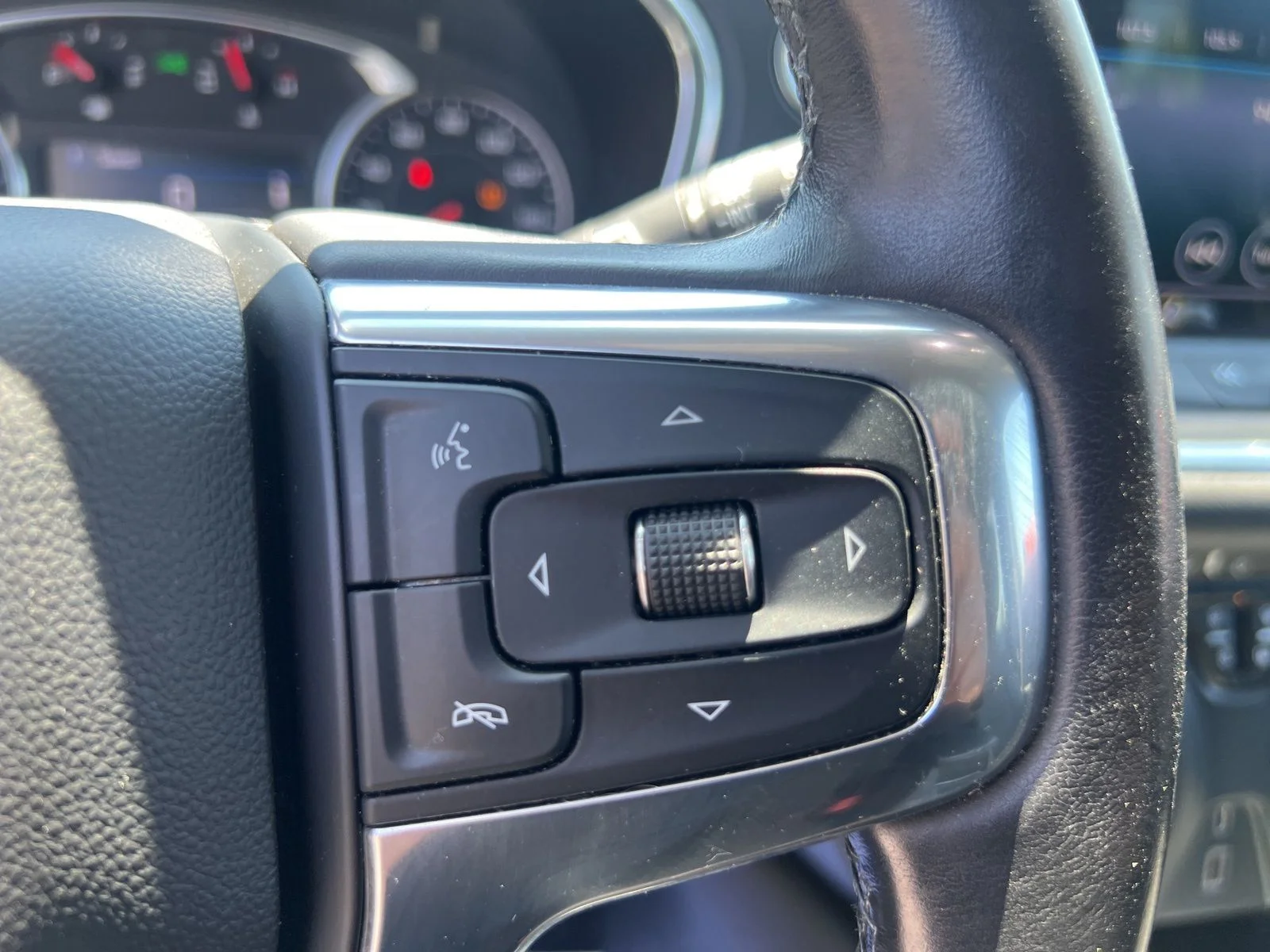Used 2019 Summit White Chevrolet Base image 28
