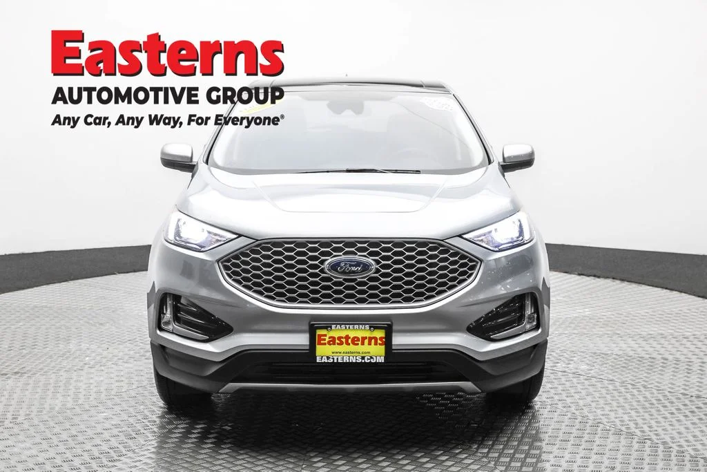 Used 2023 Silver Ford SEL image 2