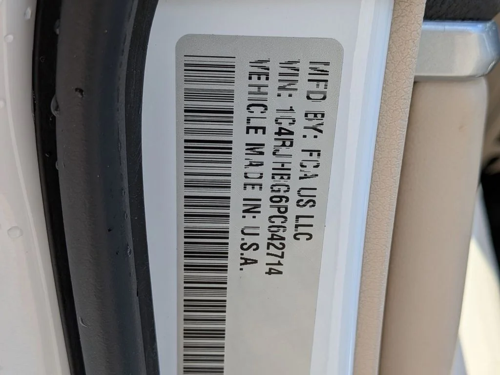 Used 2023 White Jeep Limited image 32