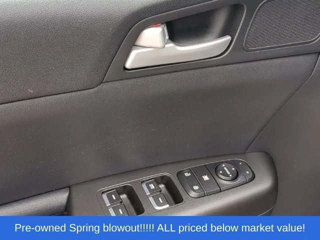 Used 2017 Silver Kia EX image 21
