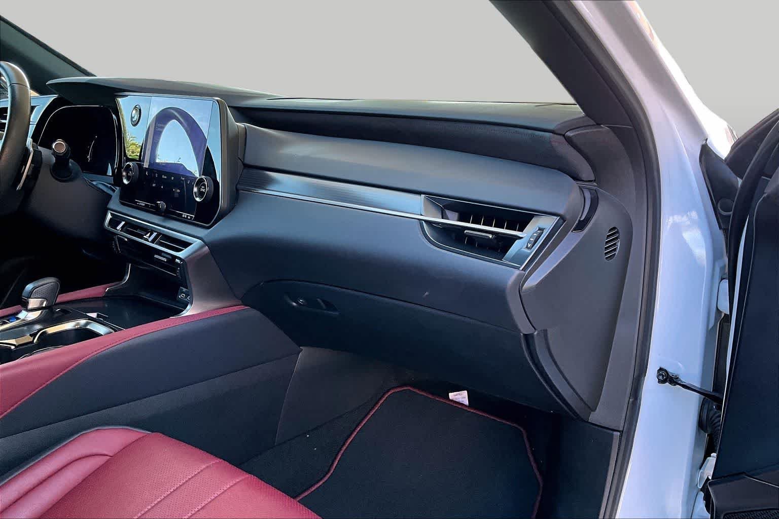 Used 2023 Ultra White Lexus F SPORT Handling image 19