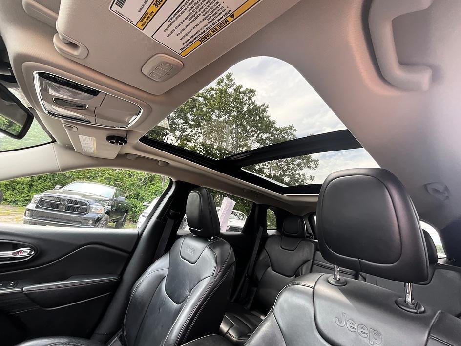 Used 2015 Black Jeep Limited image 28