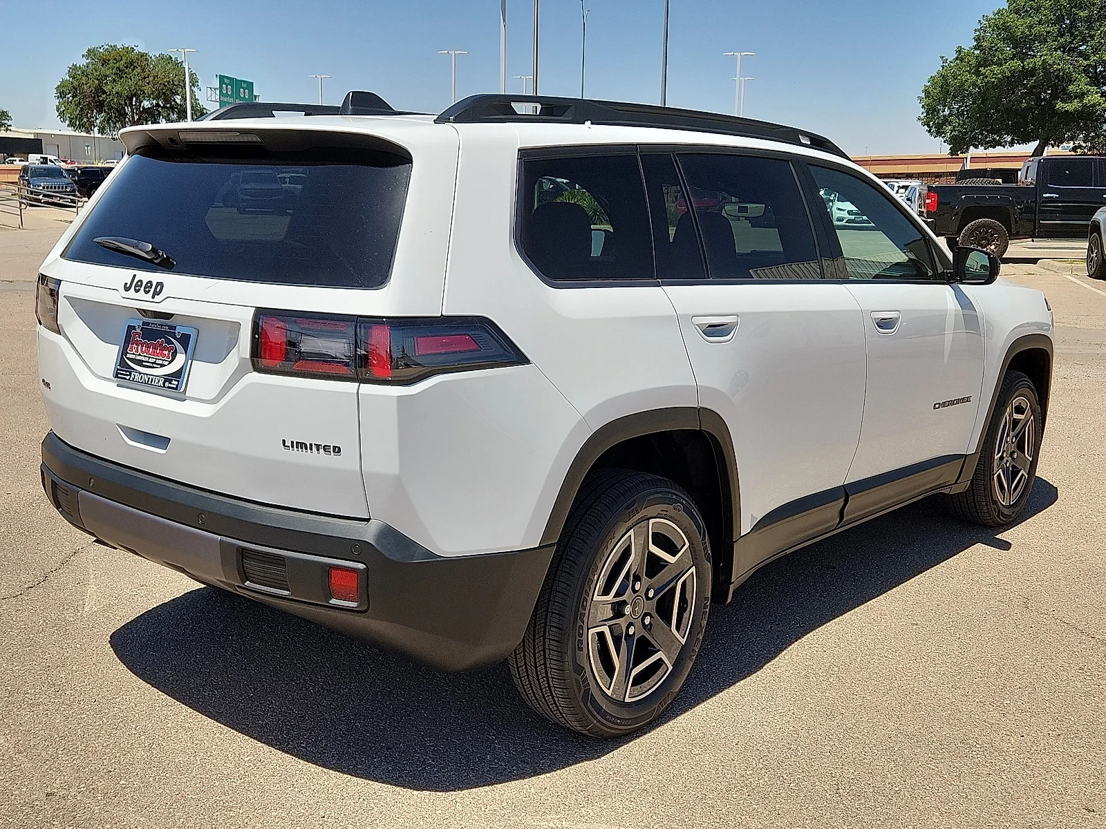 New 2026 Bright White Clear-Coat  Paint Jeep LIMITED 4X4 image 4