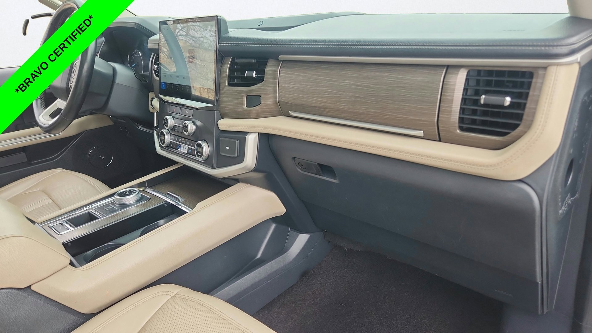 Used 2022  Ford Limited image 26