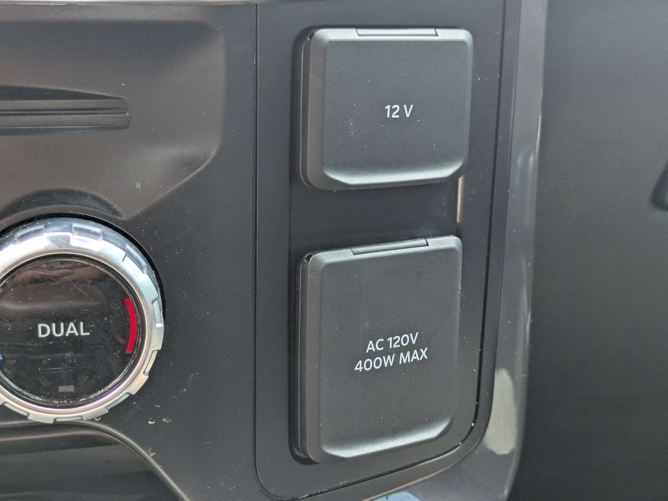 Used 2023 Star White Metallic Tri-Coat Ford LARIAT image 29