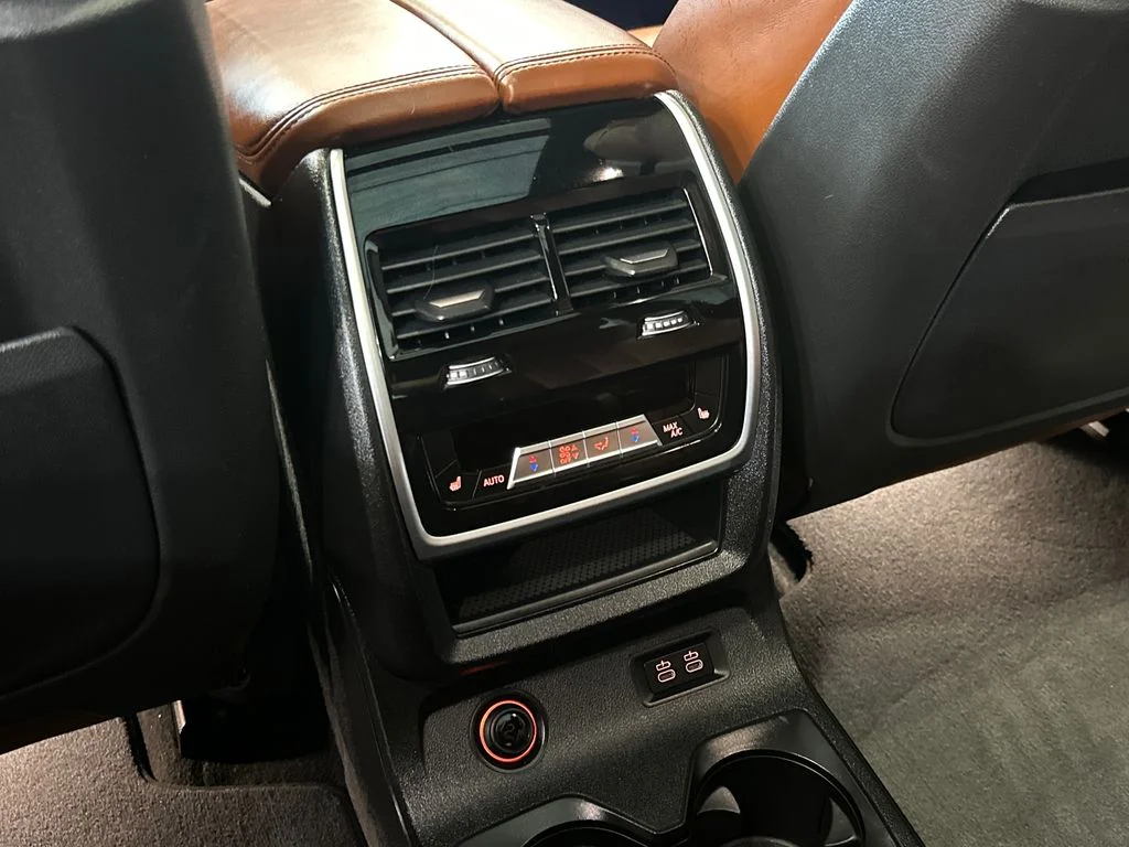 Used 2021 Red BMW M50i image 31