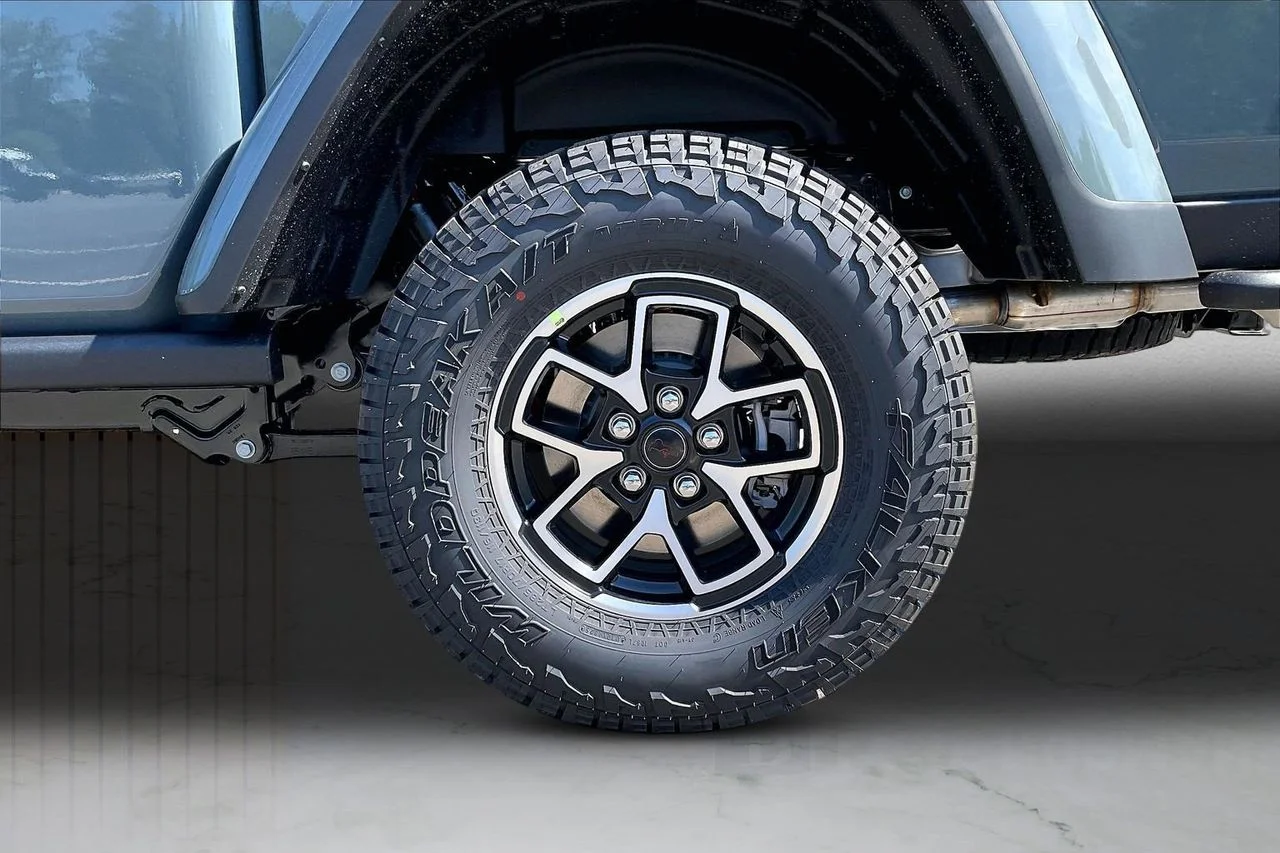 New 2026 Anvil Clear-Coat Exterior Paint Jeep Rubicon image 28