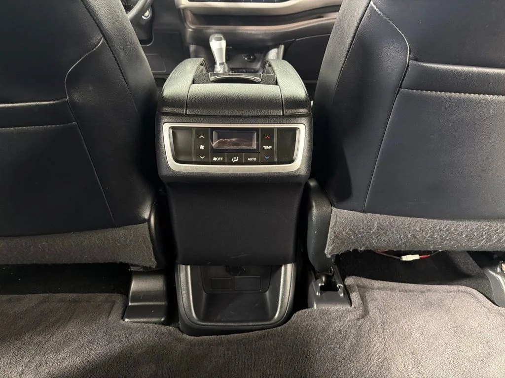 Used 2015 White Toyota LE Plus V6 image 21