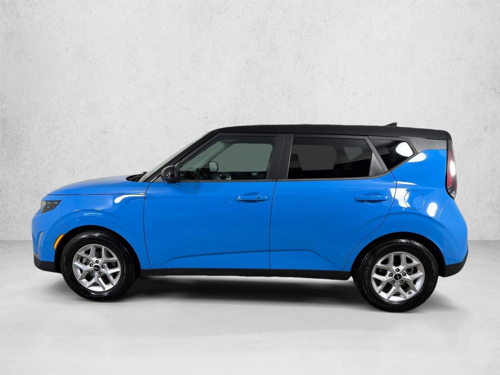 Used 2023 Surf Blue w/Black Roof Kia S image 7