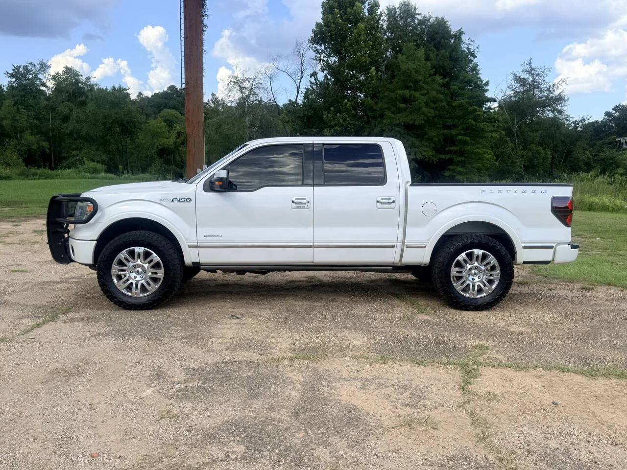 Used 2014 White Ford Platinum 4x4 4dr SuperCrew Styleside 5.5 ft. SB image 2