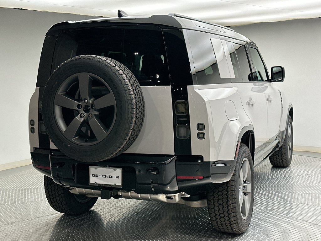 New 2026 Borasco Grey Metallic Land Rover X-Dynamic SE image 3