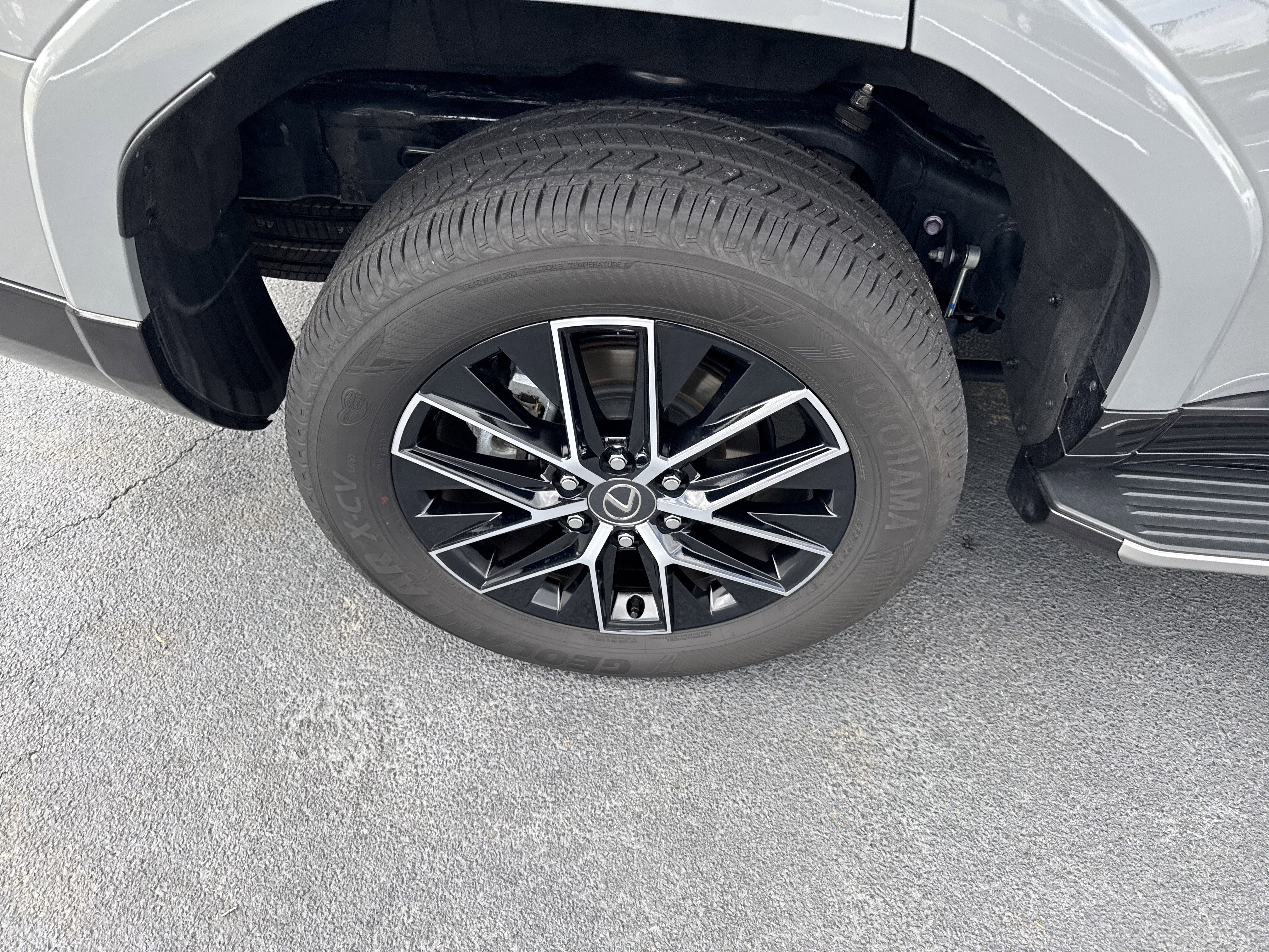 Used 2025 Incognito Lexus 550 Premium+ image 10