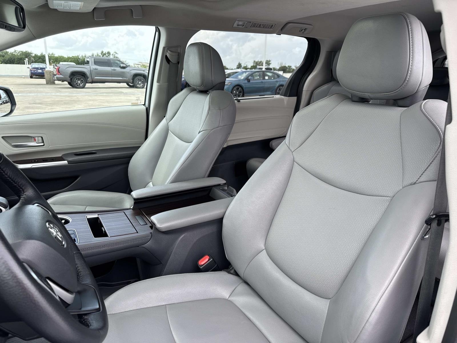 2024 Toyota Sienna XLE - Photo 16