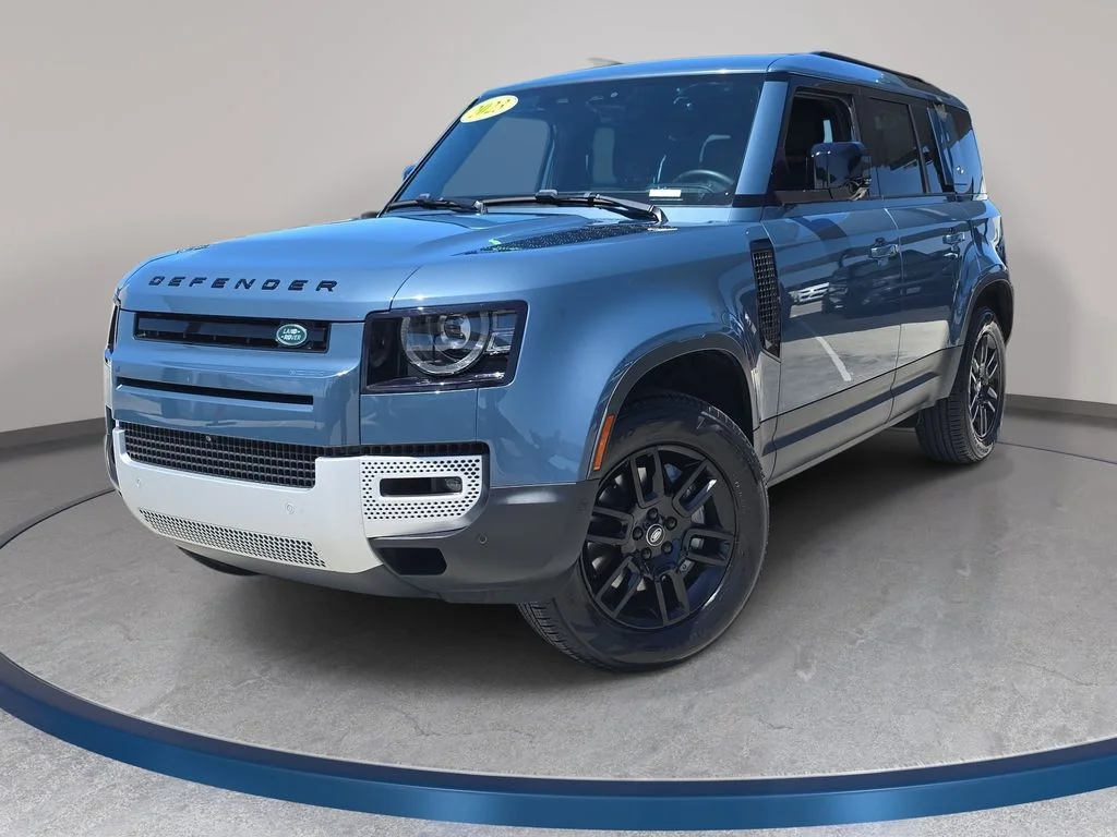 2023 Land Rover Defender SE's photo