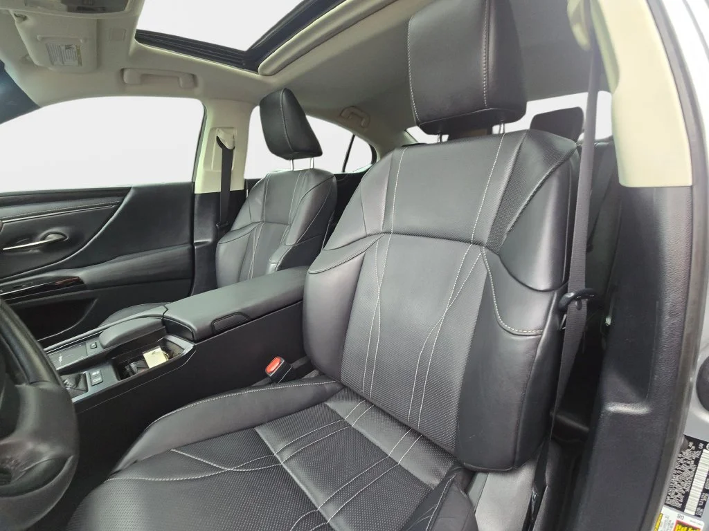Certified Used 2022 IRIDIUM Lexus 300h Luxury image 15