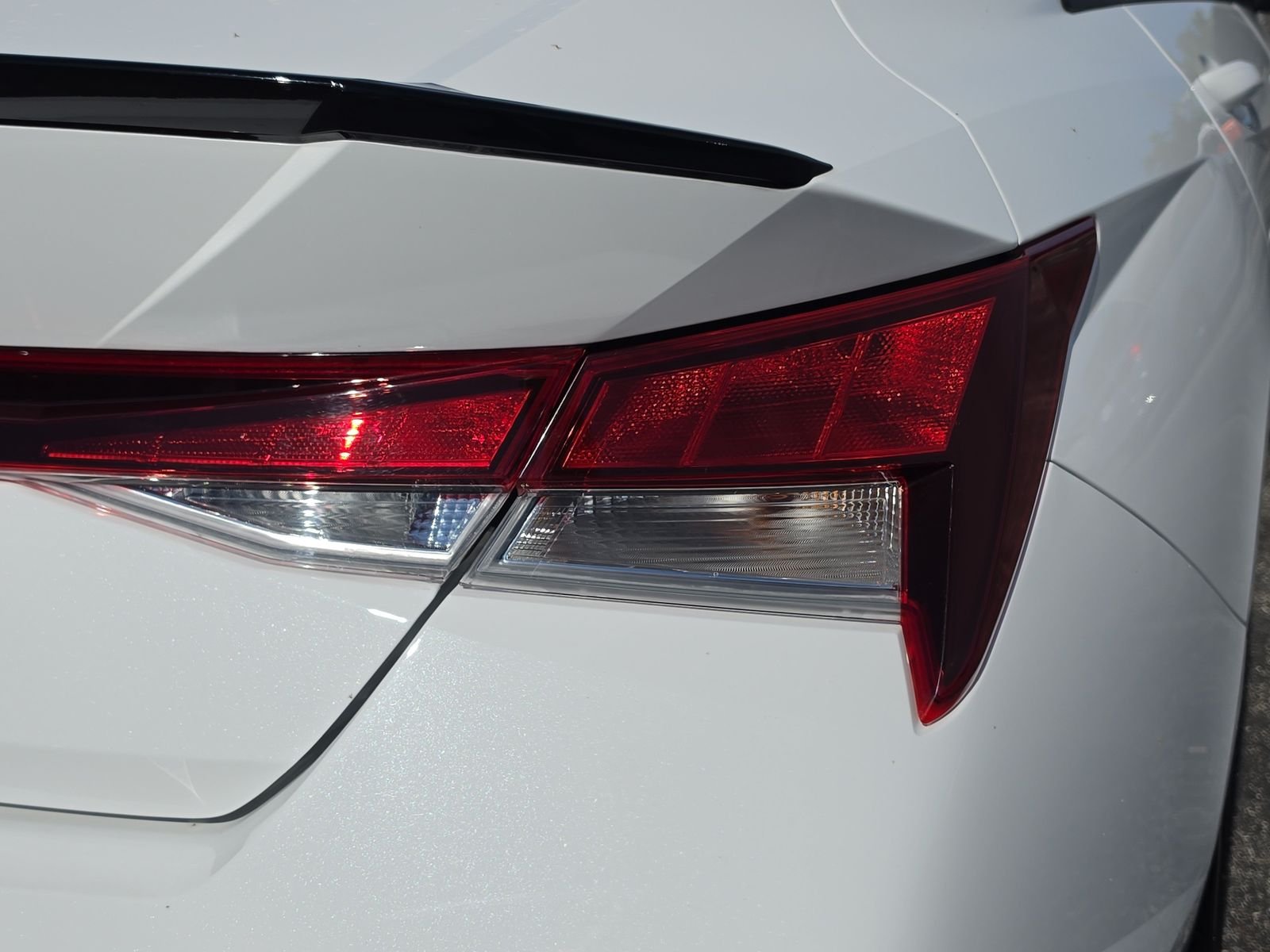 Used 2025 White Hyundai SEL Sport image 8