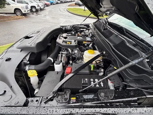 New 2026 Diamond Black Crystal Pearl-Coat Exterior Paint RAM Tradesman image 31