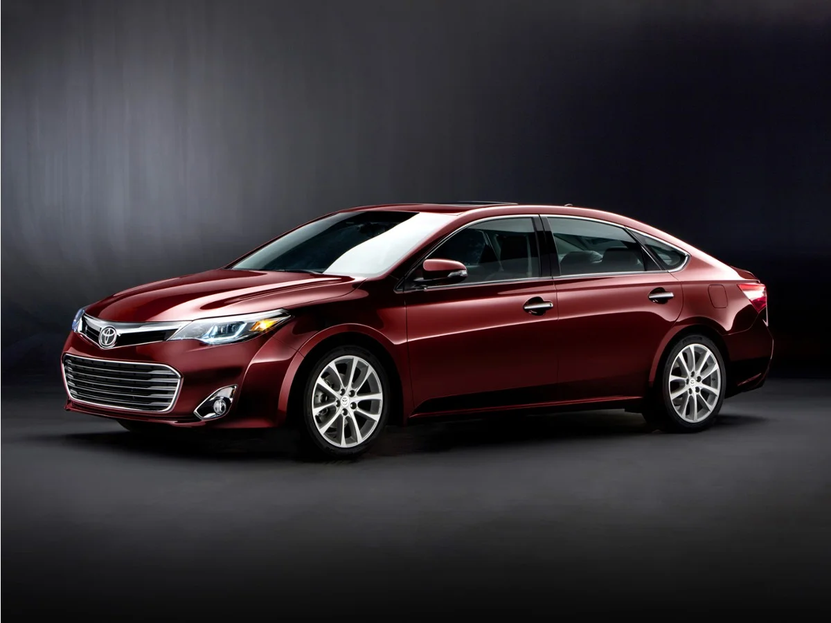 Used 2013  Toyota XLE image 1