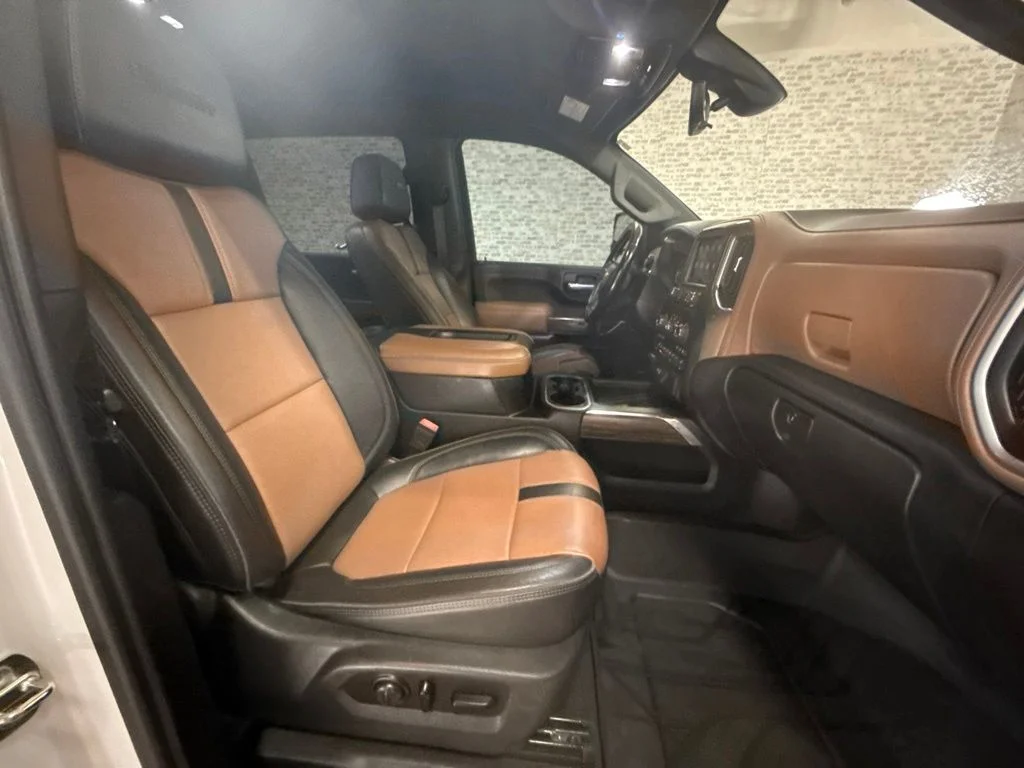 Used 2020 Iridescent Pearl Tricoat Chevrolet High Country image 11