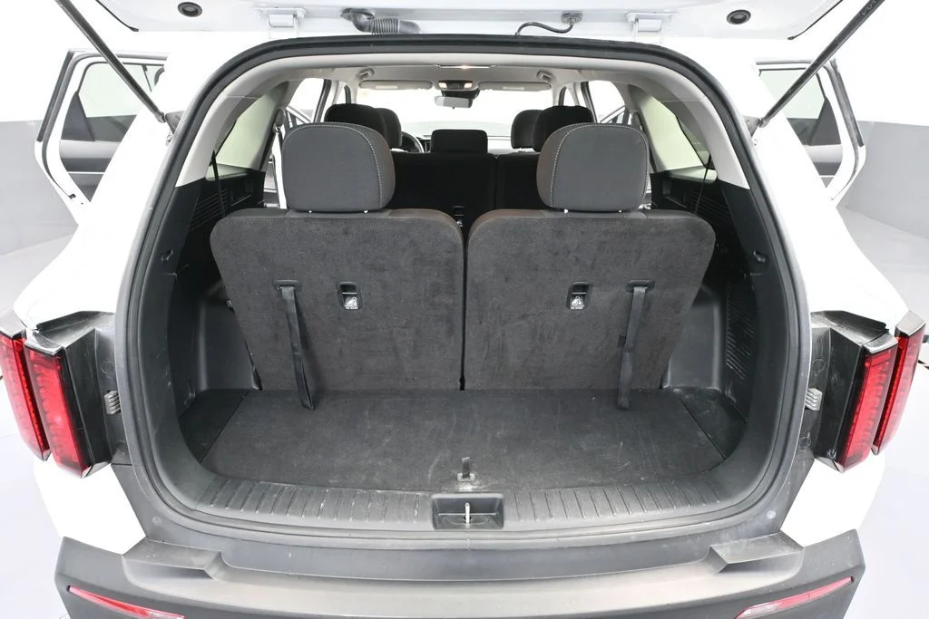 2023 Kia Sorento LX - Photo 40