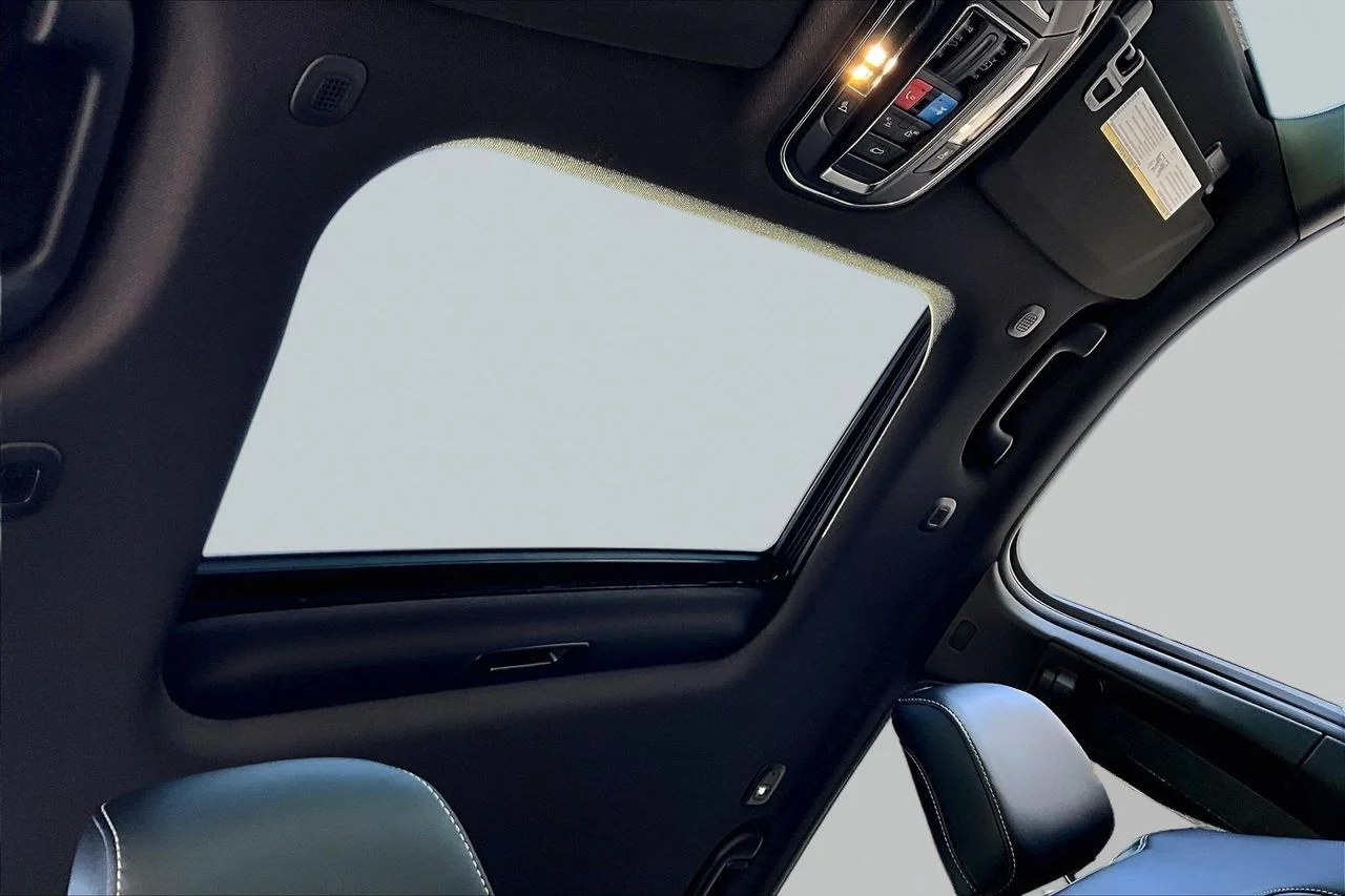New 2027 High-Gloss Black Paint Jeep Laredo Altitude image 13