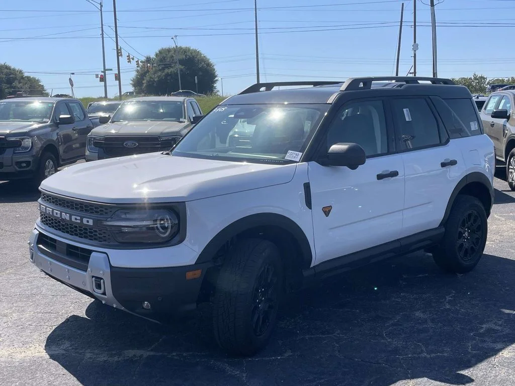 New 2025 Oxford White Ford Badlands® image 7