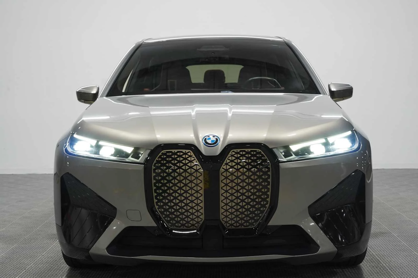 Certified Used 2024 Oxide Grey Metallic BMW M60 image 7