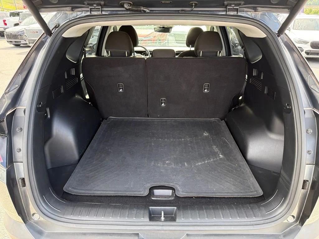Used 2022 Gray Hyundai SEL image 18